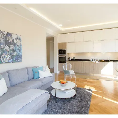 Victor Hugo Apartment *